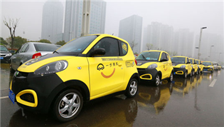 這50輛新能源汽車太黃了！招手即停、一步送到大河車展的門口