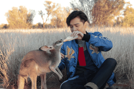 乖哦，慢慢吃~