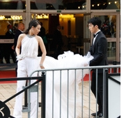 井柏然，馬思純徘徊在戛納紅毯門口