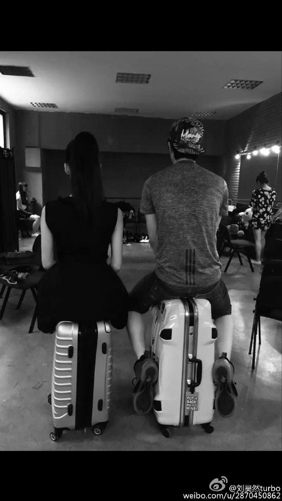 歐陽娜娜微博曬與母親劉昊然合影