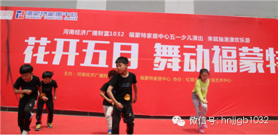 跳街舞的女孩兒下臺(tái)后說(shuō)“我是臨時(shí)給他們搭舞的”，好善良的小女生?。? width=