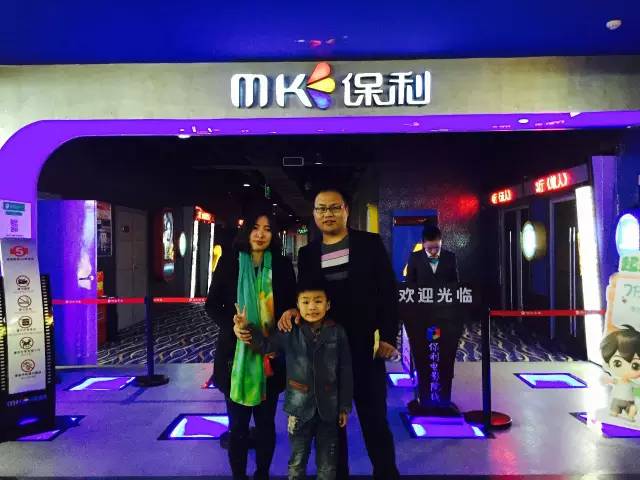 再來看兩個(gè)萌娃，表情都好有戲！