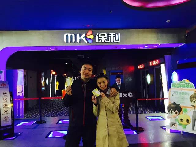 小情侶幸福的呢！