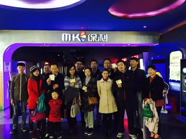 來張“全家?！?，人齊了，我們準(zhǔn)備進(jìn)場(chǎng)嘍