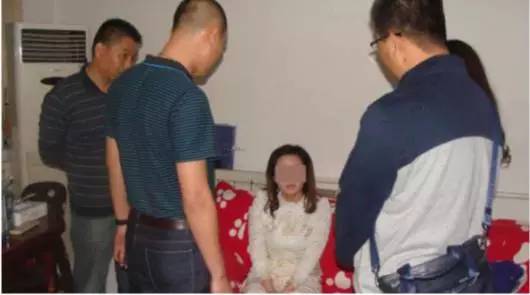 警方抓捕嫌疑人龐某衛(wèi)現(xiàn)場。警方供圖