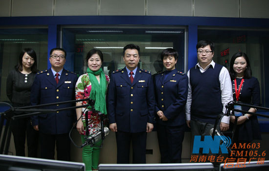 王志勇一行與《民生第一線》節(jié)目組 王志勇一行與《民生第一線》節(jié)目組