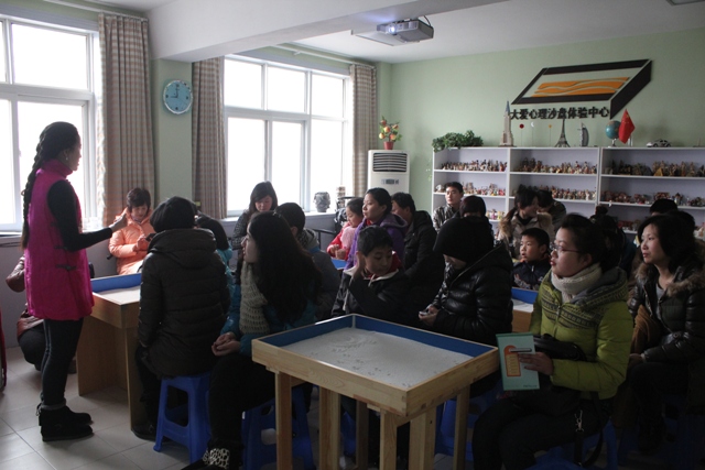 《成長心連心》專家課堂，女主播娜娜姐姐現(xiàn)場主持