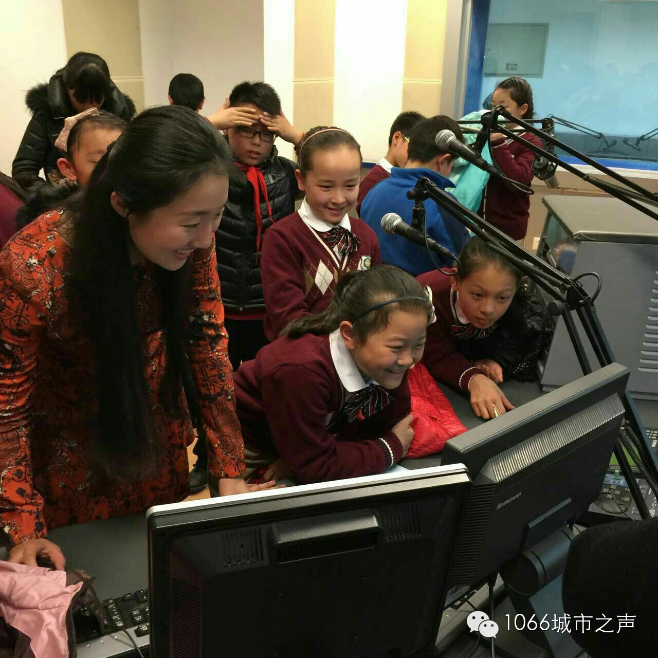 “好激動，好激動”！天天上學、放學都從廣播大廈經過，今天終于進來了！