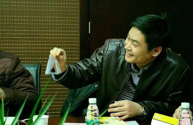 孫躍青 鄭州市公交公司車長，首屆河南十大影響力公職人員獲獎?wù)? oldsrc=