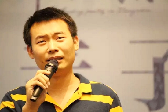 他，是一名消防員，同時也是聲音的愛好者。