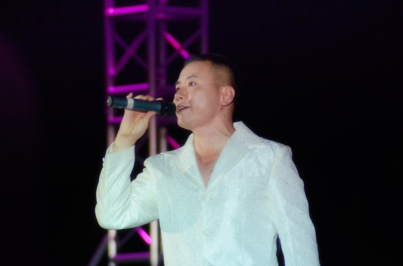 魅力881河南音樂(lè)廣播 《新聞連珠炮》新聞先生 凱文 演唱曲目：《愛你一萬(wàn)年》