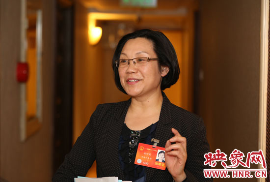 全國人大代表、商丘市實驗小學(xué)校長高阿莉做客映象網(wǎng)兩會微視。