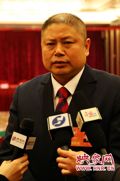 全國政協(xié)委員，河南弘昌集團、信陽毛尖集團董事長陳世強