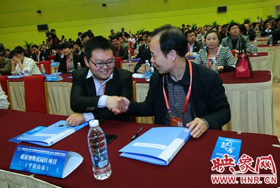 企業(yè)現(xiàn)場(chǎng)簽約