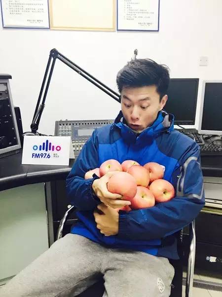 乖乖類！你們真的想用蘋(píng)果收買(mǎi)我