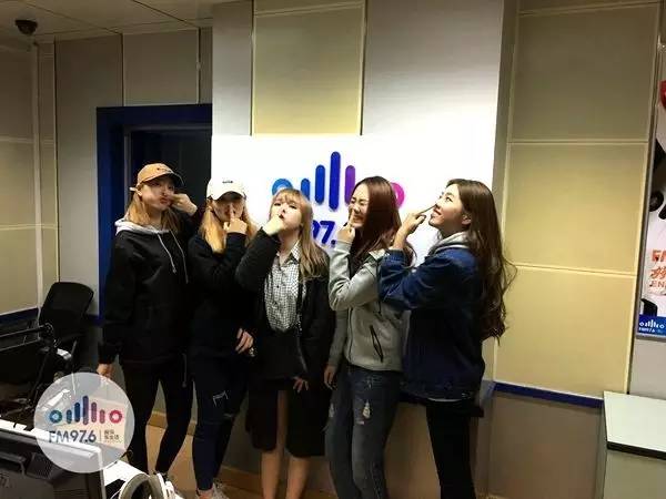 豬鼻行動(dòng)！預(yù)備……按！長(zhǎng)腿妹妹都是天然美女哦！