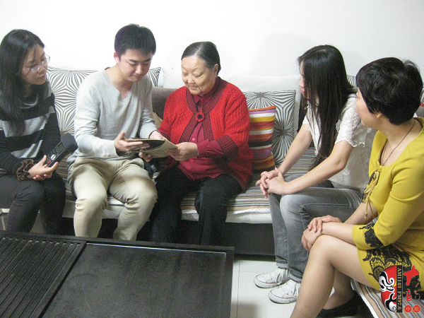 央視戲曲頻道、河南電臺戲曲廣播記者聯(lián)合采訪馬金鳳