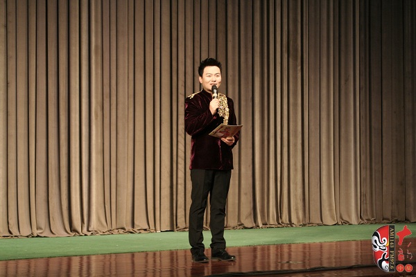 主持人：著名戲曲節(jié)目主持人、河南電臺(tái)戲曲廣播“當(dāng)家小生”月陽