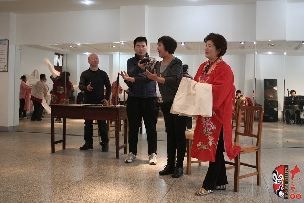 著名戲曲節(jié)目主持人、河南電臺戲曲廣播當(dāng)家小生月陽錄制現(xiàn)場花絮