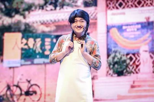 小品《那些年我們錯(cuò)過(guò)的一支舞》，主播樂(lè)天、張嵩的裝扮你給打幾分？