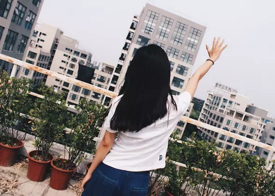 你問我要去向何方，我指向天空的方向。