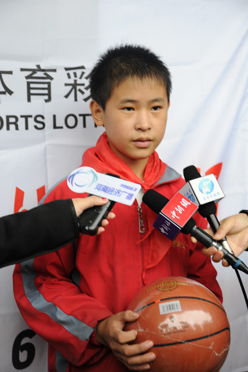 商丘市柘城縣遠襄鎮(zhèn)東街回民小學學生接受記者采訪