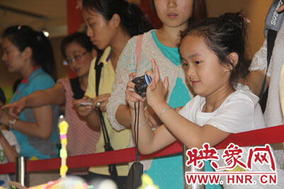 來(lái)一個(gè)近景吧，我的攝影可不是白學(xué)的