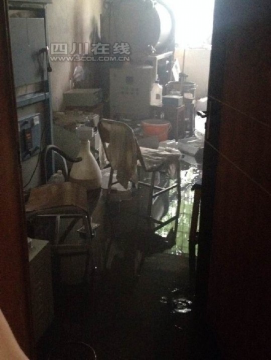 2日上午9時(shí)許，成都理工大學(xué)測(cè)試樓內(nèi)一實(shí)驗(yàn)室起火，造成一人輕傷，目前明火已滅