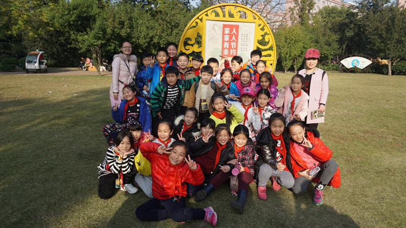 團結(jié)友愛一家人 團結(jié)友愛一家人