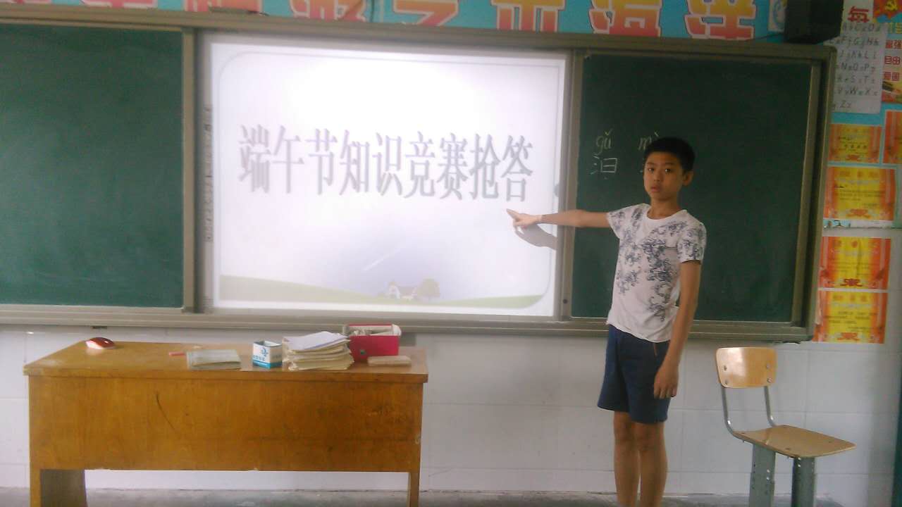 隊(duì)員們進(jìn)行端午節(jié)知識(shí)競(jìng)賽活動(dòng)