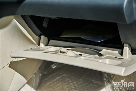 東風(fēng)標(biāo)致408 東風(fēng)標(biāo)致408