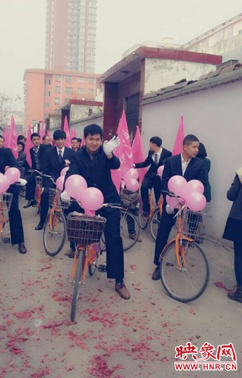 自行車隊(duì)迎親 自行車隊(duì)迎親