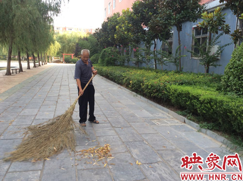 商丘工學(xué)院70歲高齡保潔工勇救落水兒童不聲張 商丘工學(xué)院70歲高齡保潔工勇救落水兒童不聲張