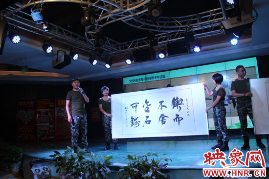 點亮希望慈善公益晚會義賣現場