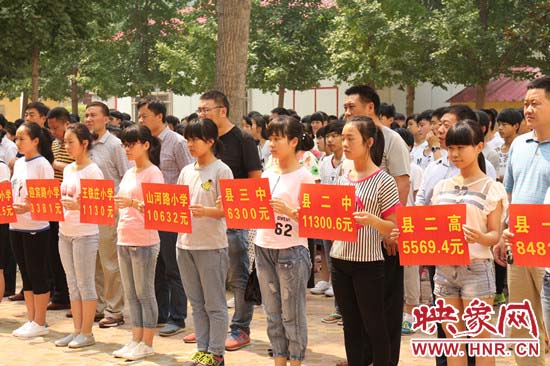 經(jīng)過一周的廣泛宣傳動員，全縣教育系統(tǒng)共捐款174113元。