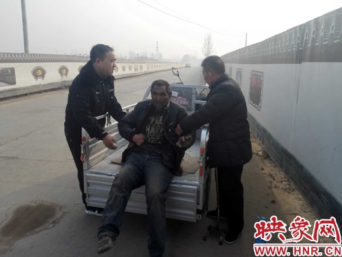 攙扶跌倒老人獲稱贊 攙扶跌倒老人獲稱贊