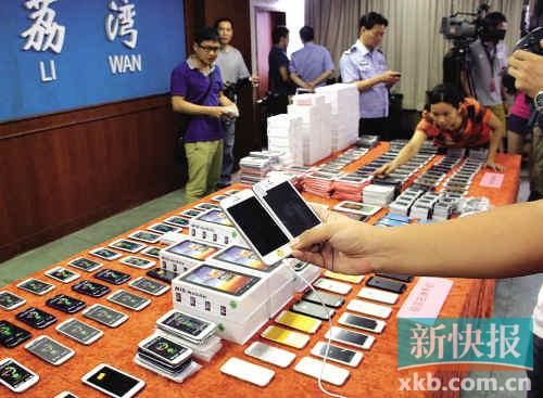 ■假冒手機。新快報記者曾泓/攝