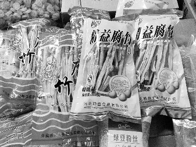 內(nèi)黃腐竹含吊白塊被曝光后，市場上內(nèi)黃產(chǎn)腐竹難覓蹤跡。攤主所售產(chǎn)品大多出自河南許昌和河北保定