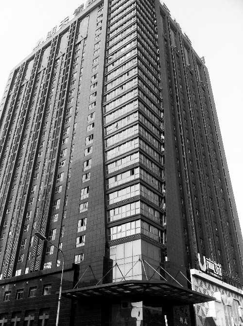 記者按照公開(kāi)地址在鄭州一處寫(xiě)字樓尋找一家軟件公司，一無(wú)所獲。