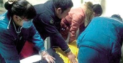 輕生女子終于獲救,目前情況穩(wěn)定。 輕生女子終于獲救,目前情況穩(wěn)定。