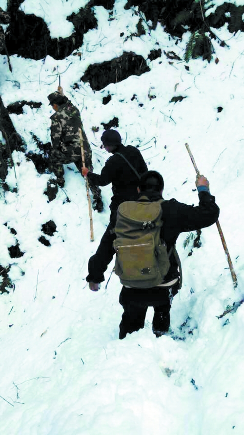 大雪封路，搜尋變得艱難　家屬/供圖