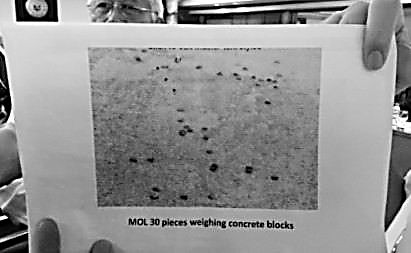 菲防長3日出示拍攝到的“混凝土砌塊”。