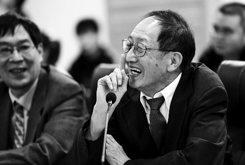 諾獎得主崔琦62年后首次回鄉(xiāng) 關注河南老家教育問題 諾獎得主崔琦62年后首次回鄉(xiāng) 關注河南老家教育問題