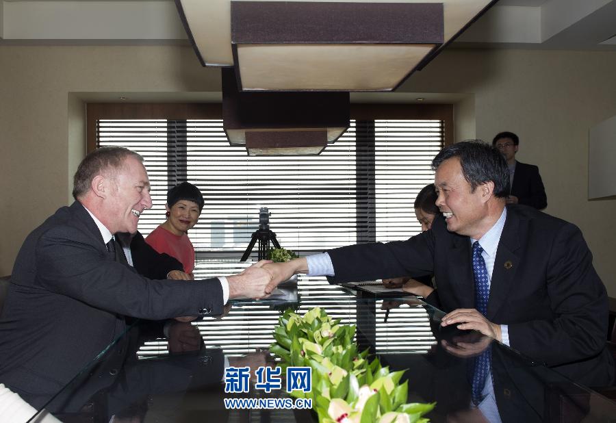 4月26日，國(guó)家文物局副局長(zhǎng)宋新潮代表中方向法國(guó)有關(guān)方面負(fù)責(zé)人表示感謝。當(dāng)日，法國(guó)皮諾家族在北京宣布