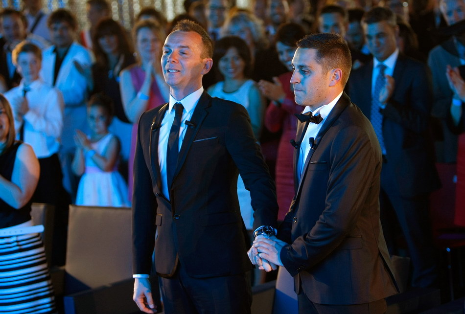 法國(guó)舉行首場(chǎng)合法同性婚禮