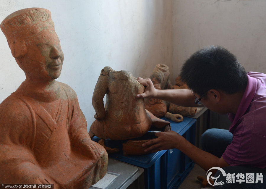 四川廣漢發(fā)掘漢“土豪”墓 陶俑穿“低腰褲” 四川廣漢發(fā)掘漢“土豪”墓 陶俑穿“低腰褲”