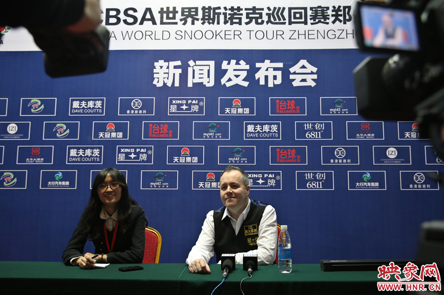 賽后希金斯參加新聞發(fā)布會，接受映象網(wǎng)記者提問