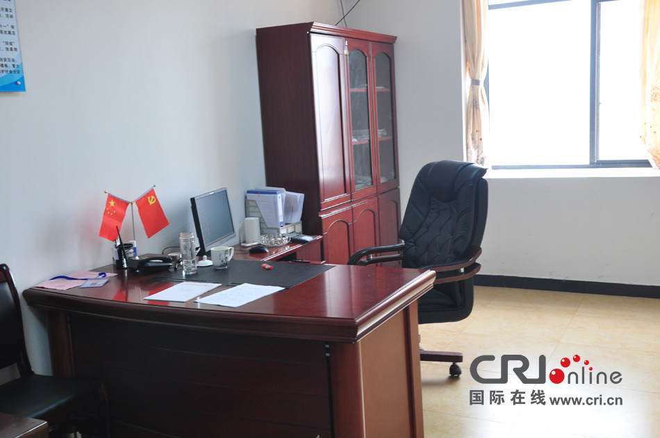 2013年10月21日，長沙云蓋村欠債千萬新建的豪華村部樓。