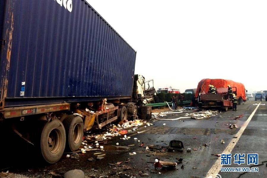 大霧致滬陜高速發(fā)生多起事故 20余車(chē)相撞多車(chē)起火