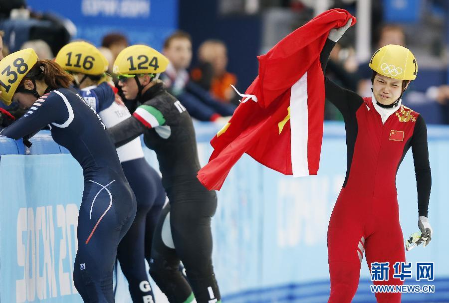 2月13日，中國選手李堅柔（右）在比賽后慶祝。